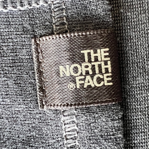 The North Face size L long sleeve top - Picture 3 of 9